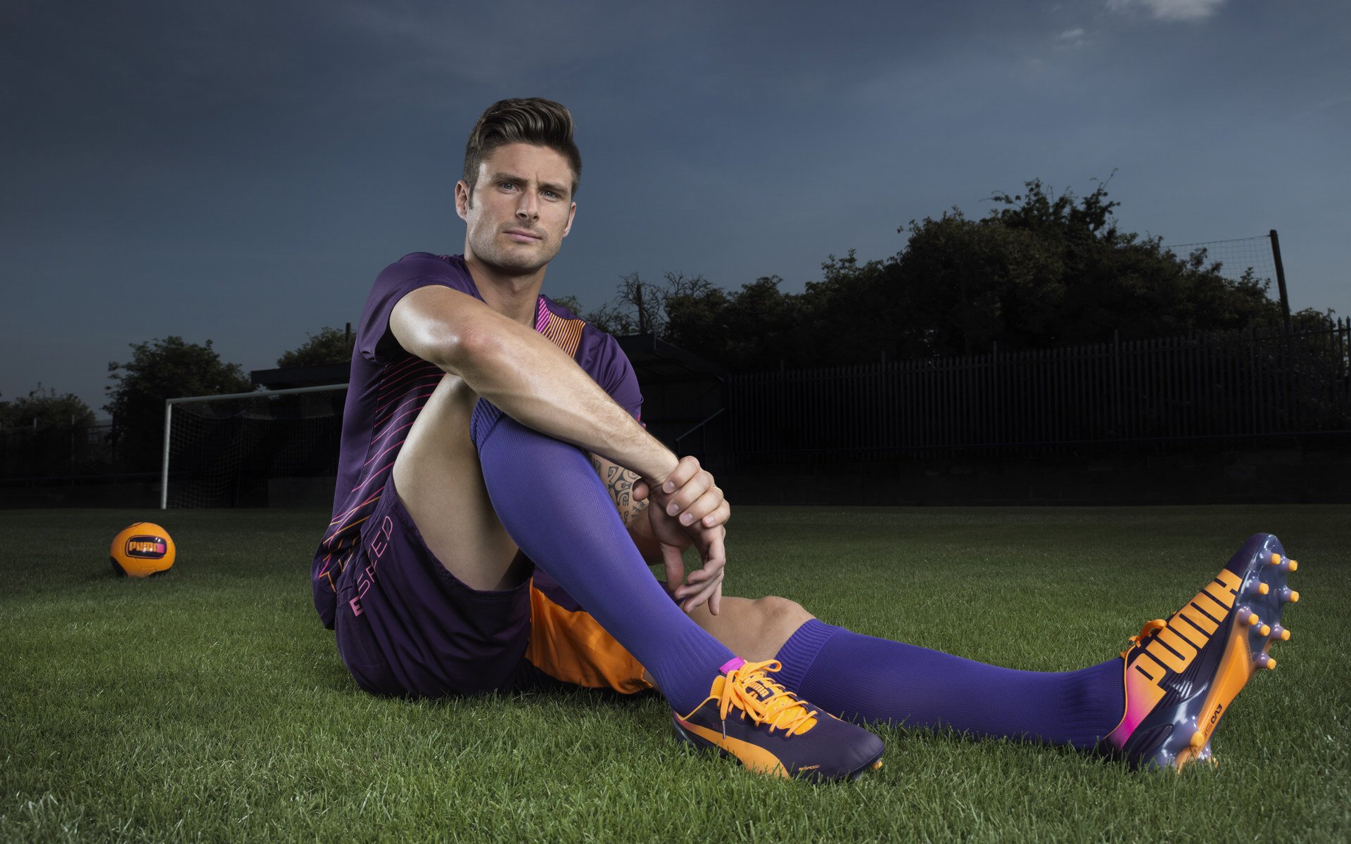 PSV前锋卢克·德容以29球荣膺荷甲最佳射手。，卢克德容和西姆德容